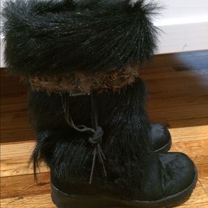 COPY - Stylish Black furry winter boots